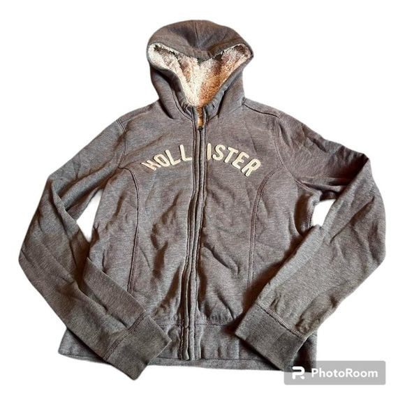 hollister zip up, fur interior - Picture 1 of 3